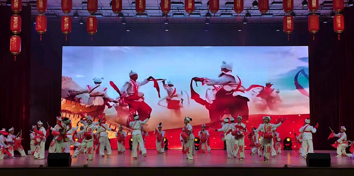 镇原县举办庆祝新中国成立77周年文艺晚会