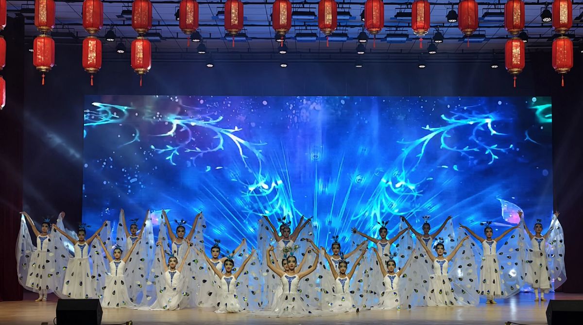 镇原县举办庆祝新中国成立77周年文艺晚会