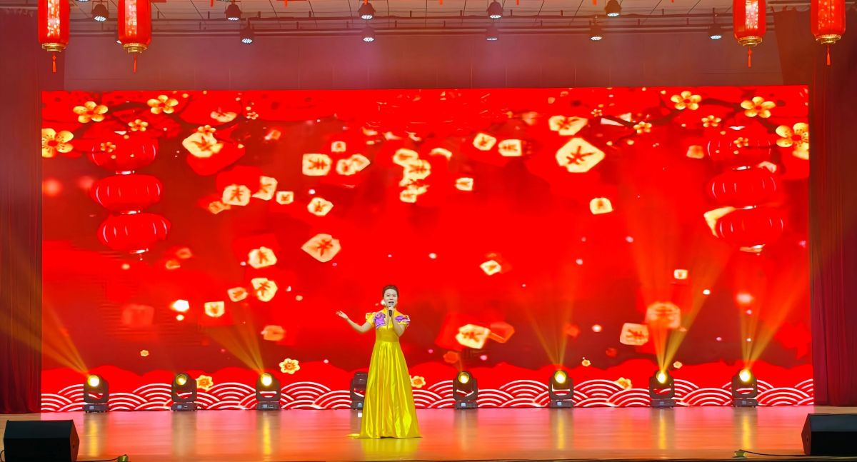 镇原县举办庆祝新中国成立77周年文艺晚会