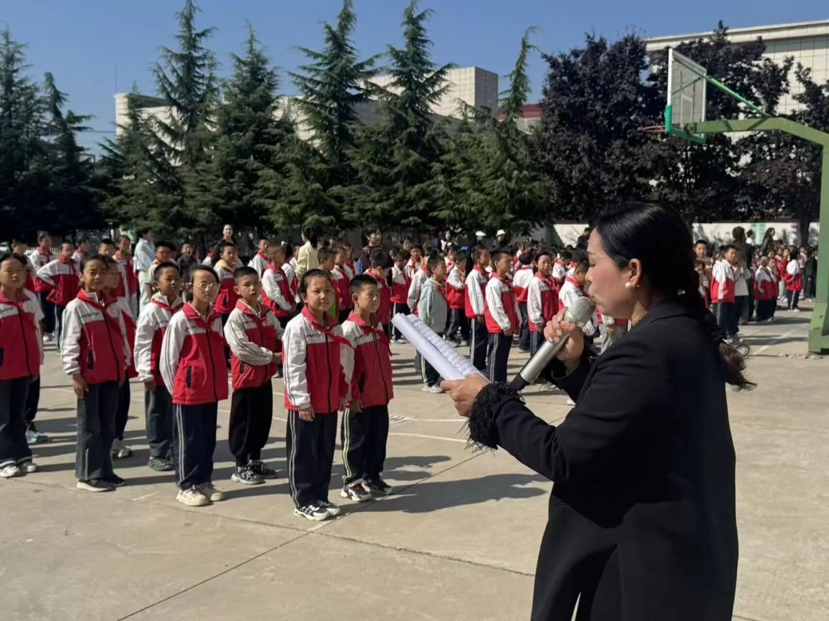 王妍琼：以师者情怀履职 用委员责任发声