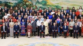 王沪宁会见全国少数民族参观团