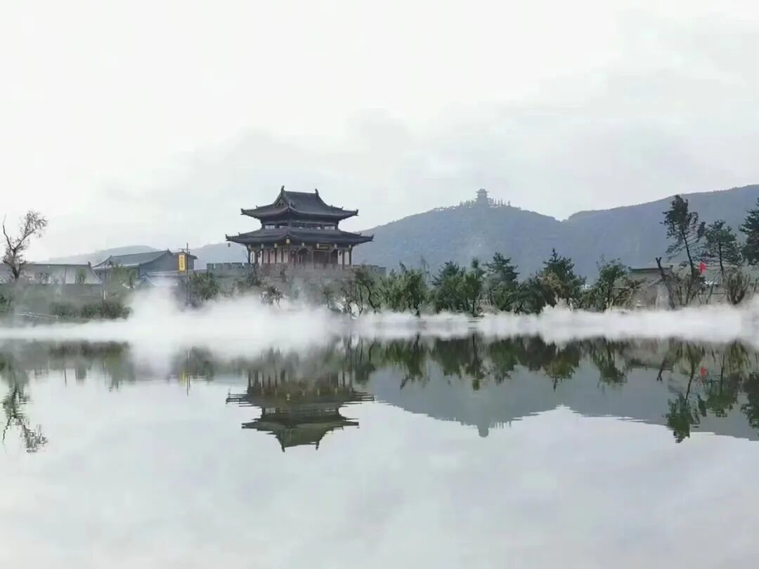 “一城阅尽环州史,半街尽览陇东风”。环州故城依托明代老城遗址复建,把秦长城、宋塔、古城墙的历史记忆复原于此。