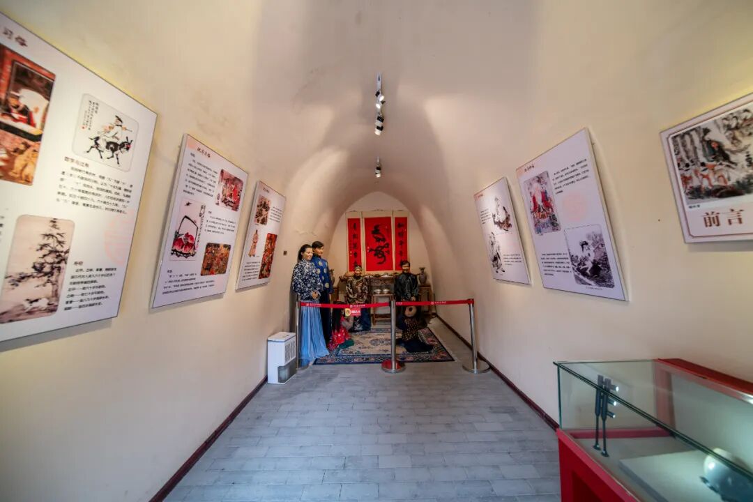 展厅定期开展剪纸、刺绣体验活动,近距离触摸原汁原味的陇东乡土文化。