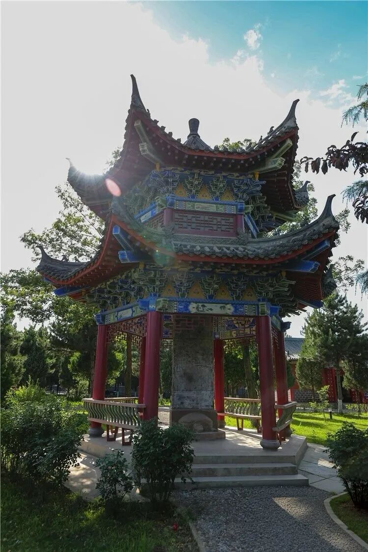 馆藏大量北朝、隋唐石刻造像,石刻、石碑、石雕数量丰富。