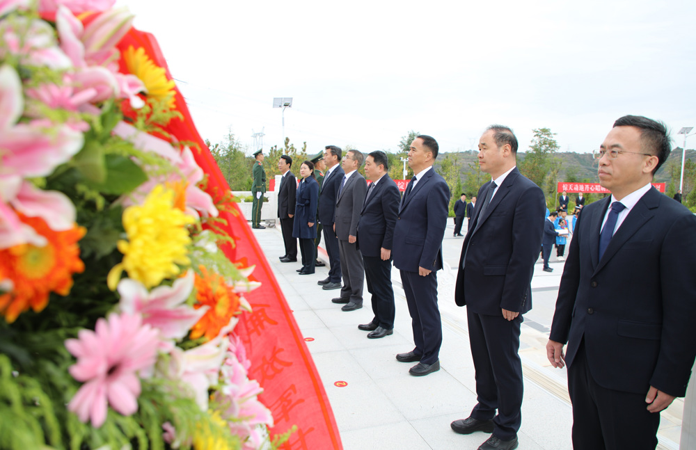 庆阳市隆重举行烈士纪念日向革命烈士敬献花篮仪式 周继军胡志勇张爱胜徐志强等参加