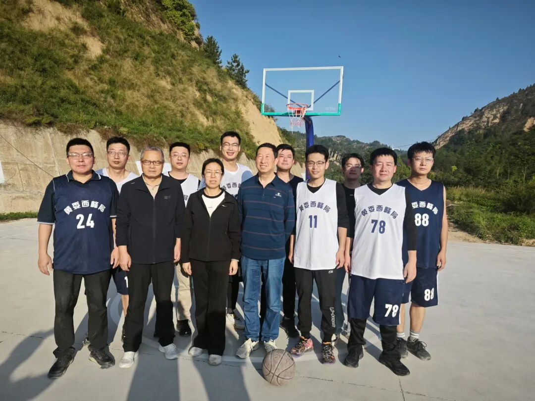 西峰局举办“迎国庆 展风采”职工篮球赛