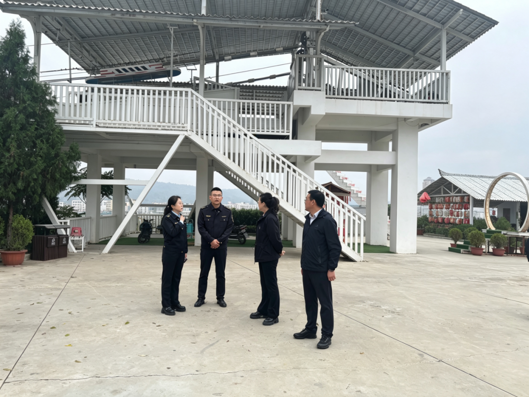 县领导督查国庆节前安全生产工作
