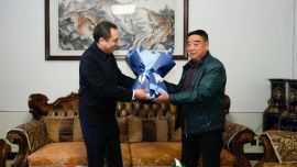 雷晓刚同志走访慰问公安英烈遗属
