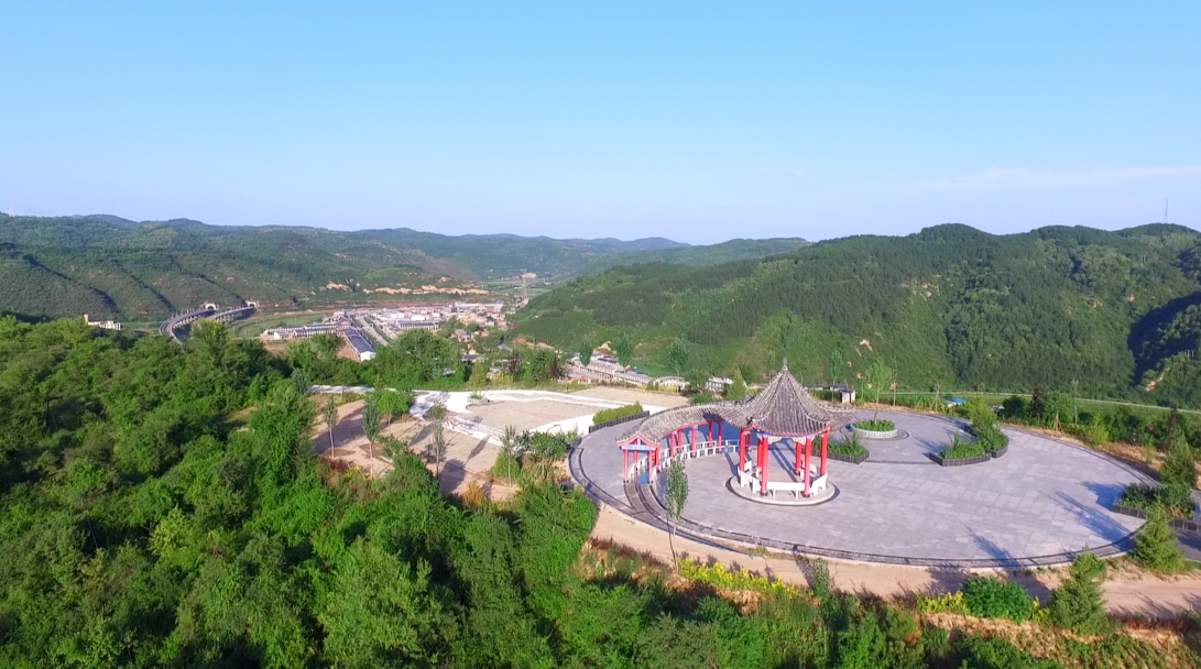 家国情怀润心田 城乡蝶变庆华诞