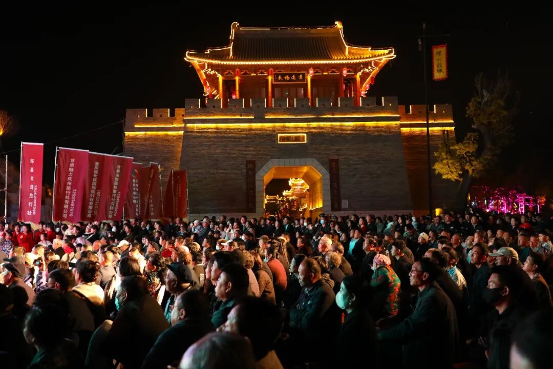 这个假期,故城天天有好戏,夜夜有精彩,群星演唱会唱响家国赞歌。
