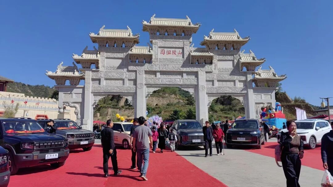 国庆假期周祖陵景区人气爆棚,文旅盛宴燃动凤城