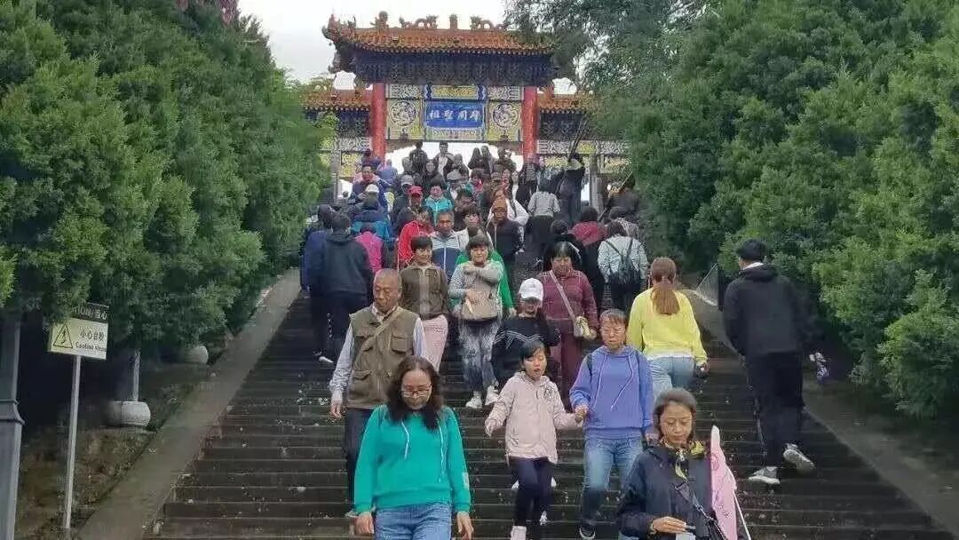 国庆假期周祖陵景区人气爆棚,文旅盛宴燃动凤城