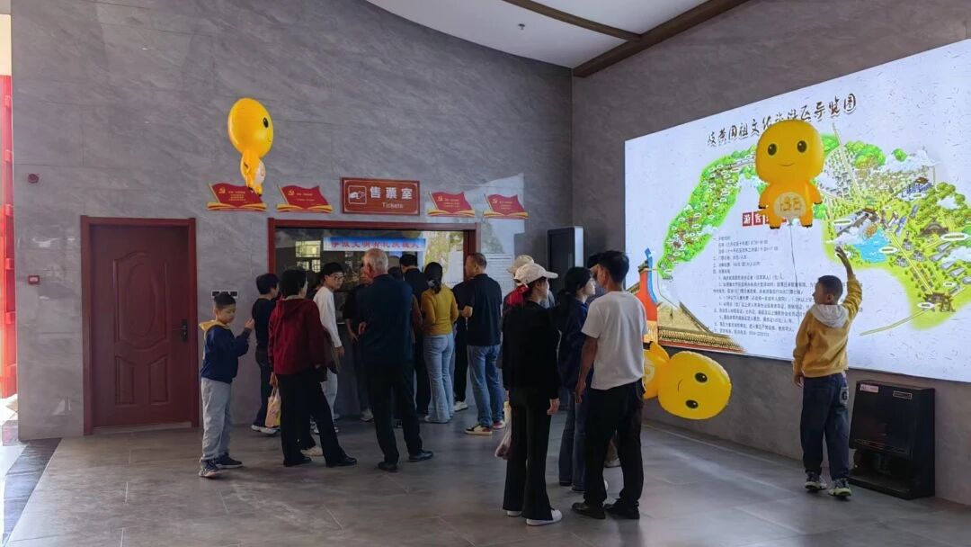 国庆假期周祖陵景区人气爆棚,文旅盛宴燃动凤城