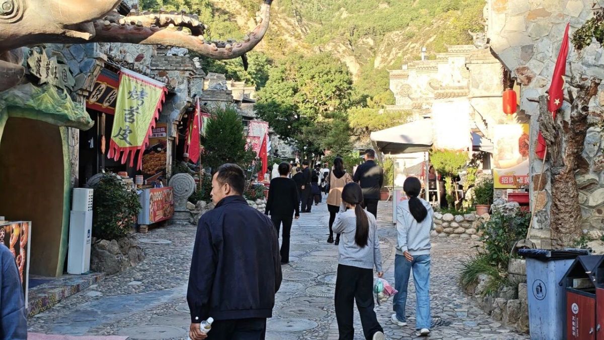 国庆假期周祖陵景区人气爆棚,文旅盛宴燃动凤城