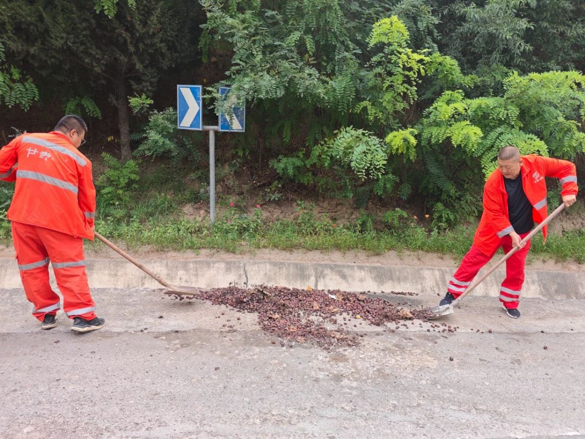 宁县公路段:坚守公路一线 护航国庆畅安