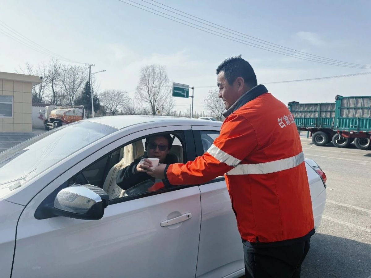 宁县公路段:坚守公路一线 护航国庆畅安