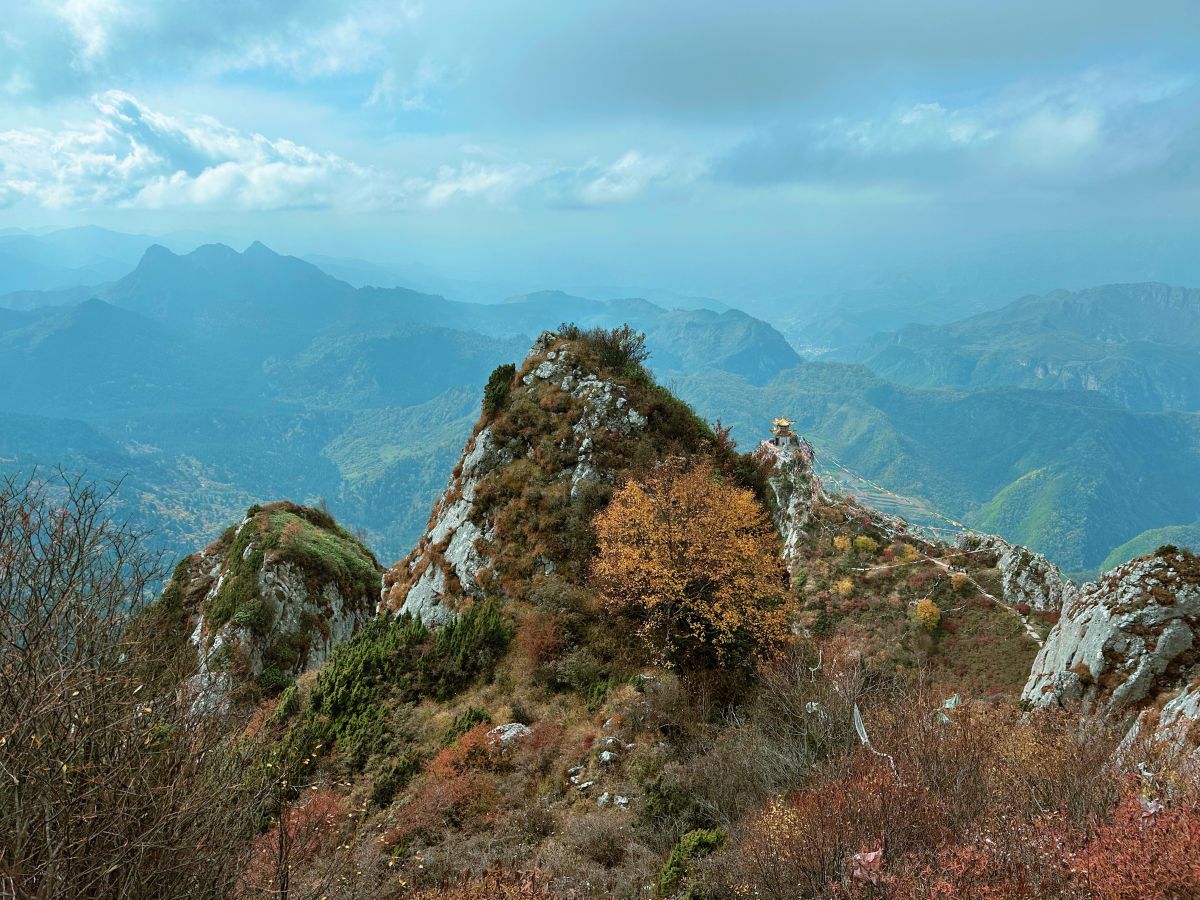 位于甘肃康乐、临潭、卓尼、渭源和临洮五县交界处的莲花山秋景 摄影师/何志敏