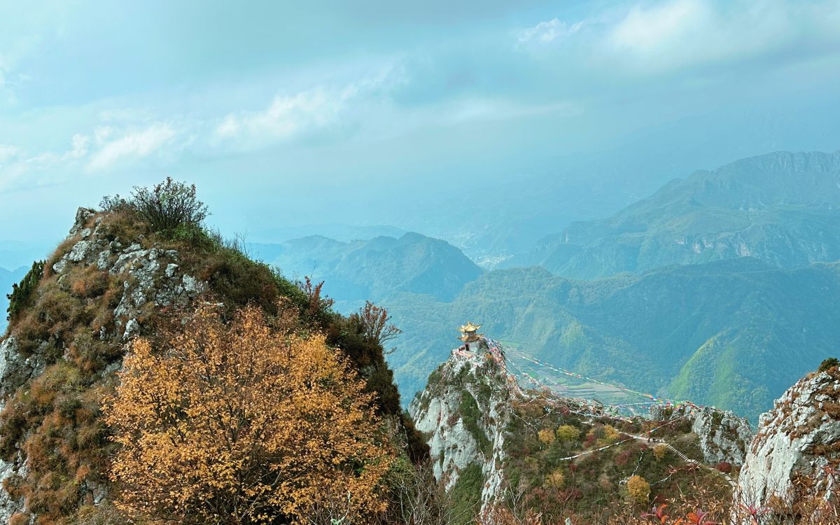 位于甘肃康乐、临潭、卓尼、渭源和临洮五县交界处的莲花山秋景 摄影师/何志敏
