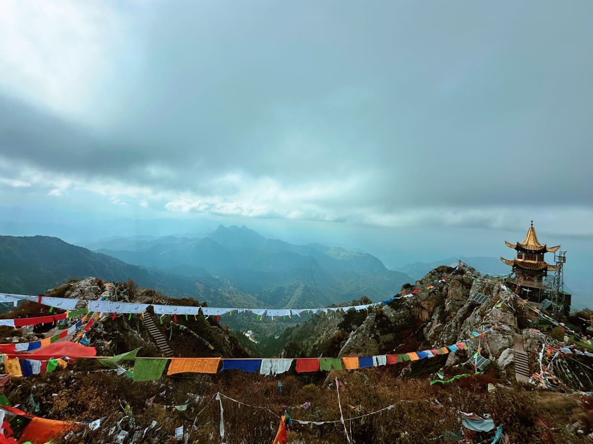 位于甘肃康乐、临潭、卓尼、渭源和临洮五县交界处的莲花山秋景 摄影师/何志敏