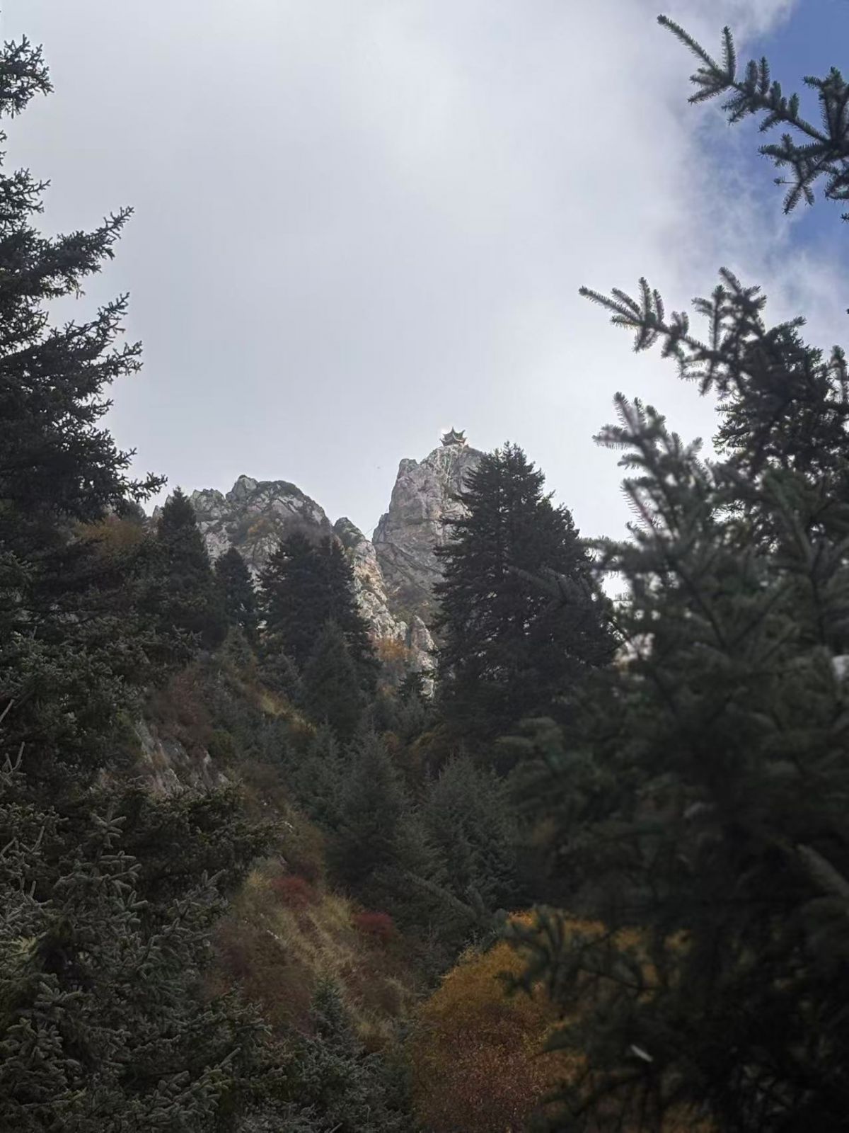 位于甘肃康乐、临潭、卓尼、渭源和临洮五县交界处的莲花山秋景 摄影师/何志敏