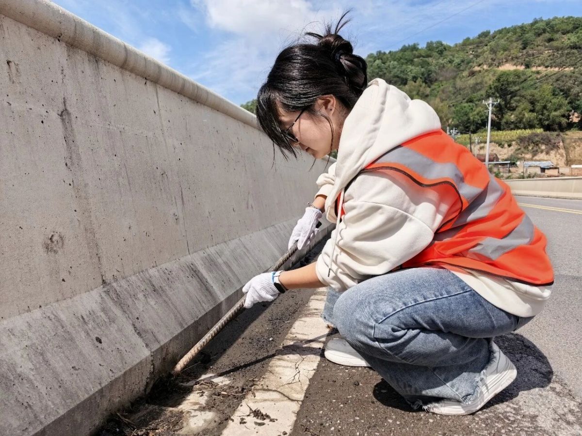 合水公路段公路新人国庆在岗侧记