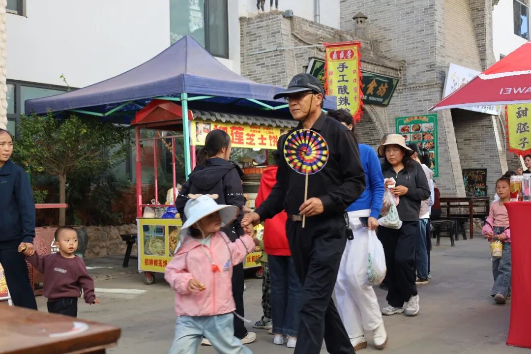 环县:国庆假期精细服务点亮文旅底色