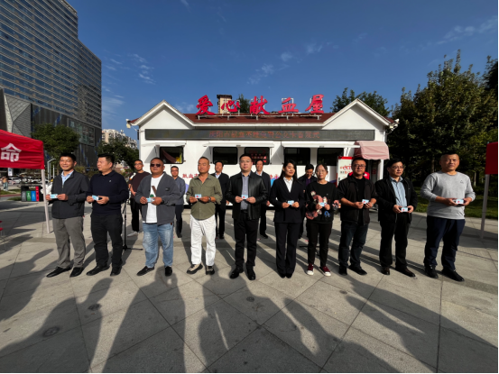 庆阳为无偿献血荣誉者发放免费公交卡