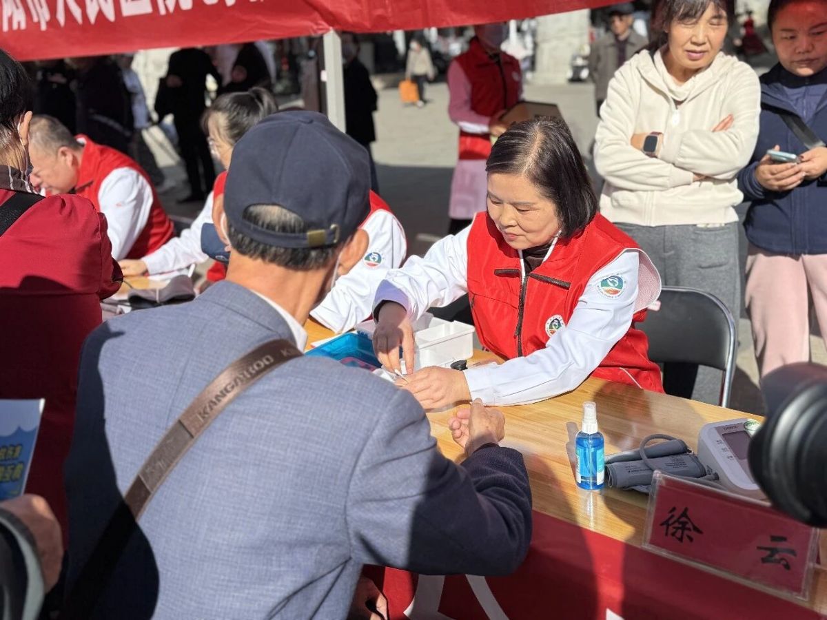 庆阳市红十字会开展&ldquo;急救白金十分钟 全国自救互救日&rdquo;主题活动