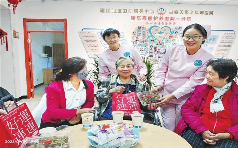 嘉峪关市医养结合让老人生活更舒心。
