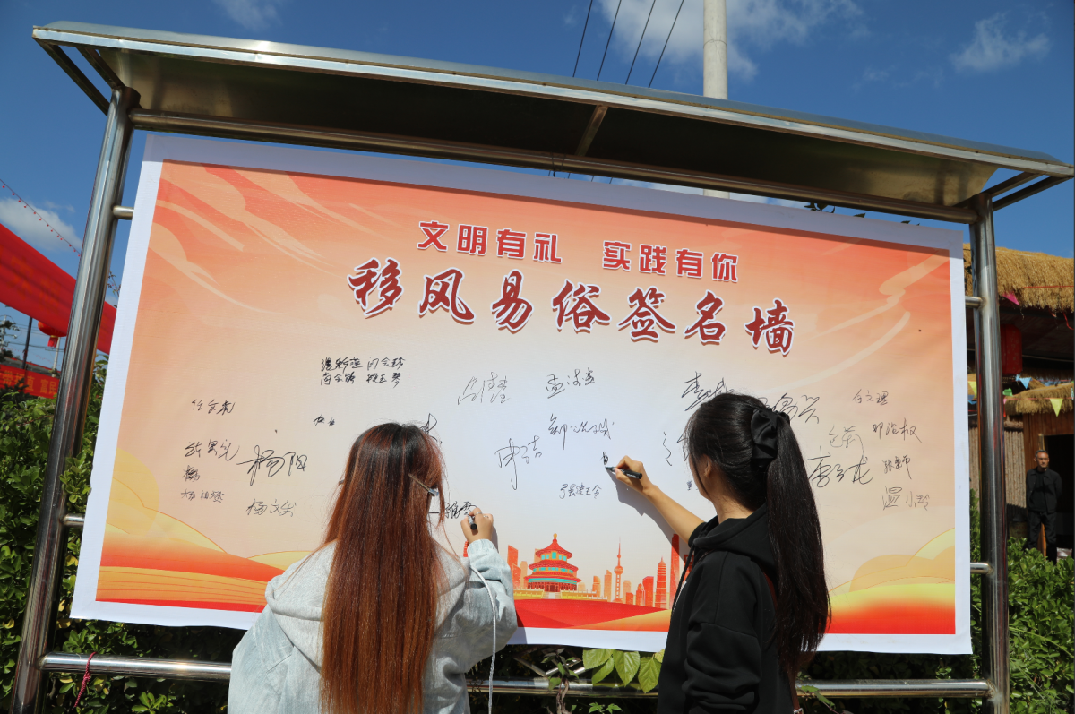 庆城县举办“百名主播行”电商助农暨新时代文明实践“赶大集”集中示范活动