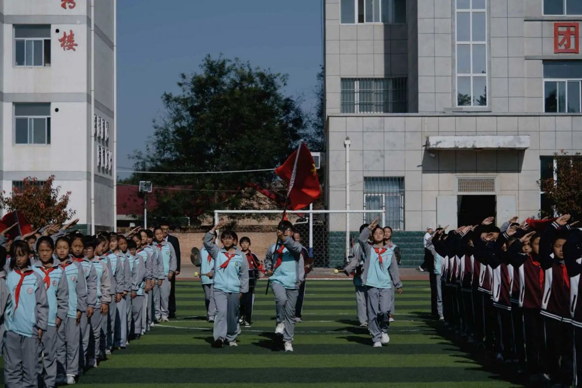 正宁县少先队建队日新队员入队仪式在宫河小学举行