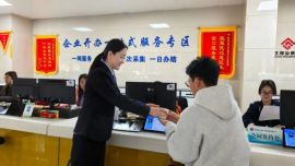 华池县政务服务中心温情服务获群众点赞