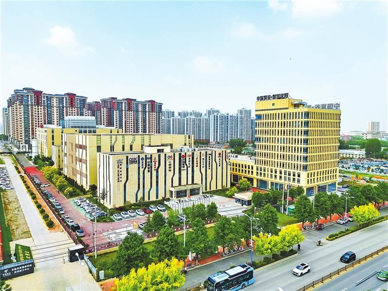 庆阳东数西算产业园。（通讯员赵彩霞）