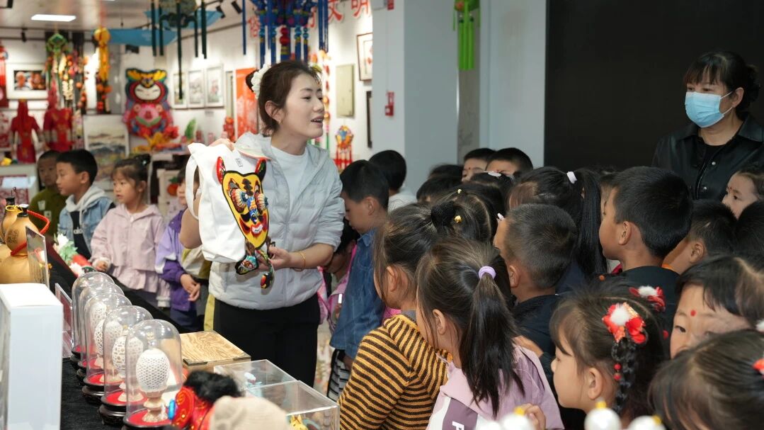 庆阳市文化馆开展青少年非遗研学体验活动