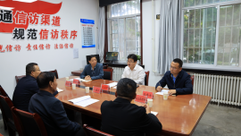 孔卫涛接待来访群众