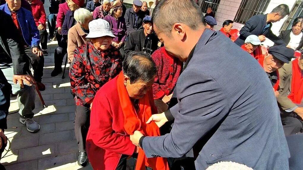 庆阳市镇原县庙渠镇黎明村开展重阳敬老爱老系列活动