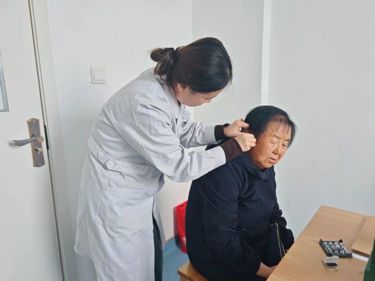 省辅具中心赴庆阳市开展“科技助残”推广应用暨助听器验配服务