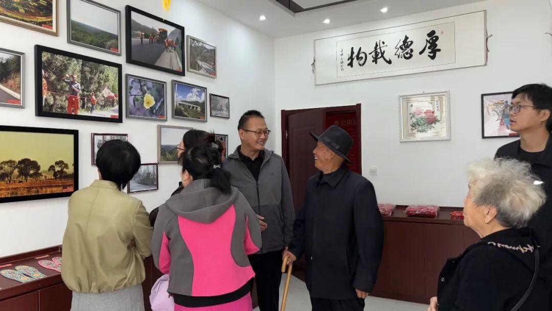 ▲正宁公路段邀请退休老职工“回家”共度重阳