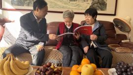 银辉映法徽 重阳叙初心—庆阳中院开展重阳节走访慰问活动