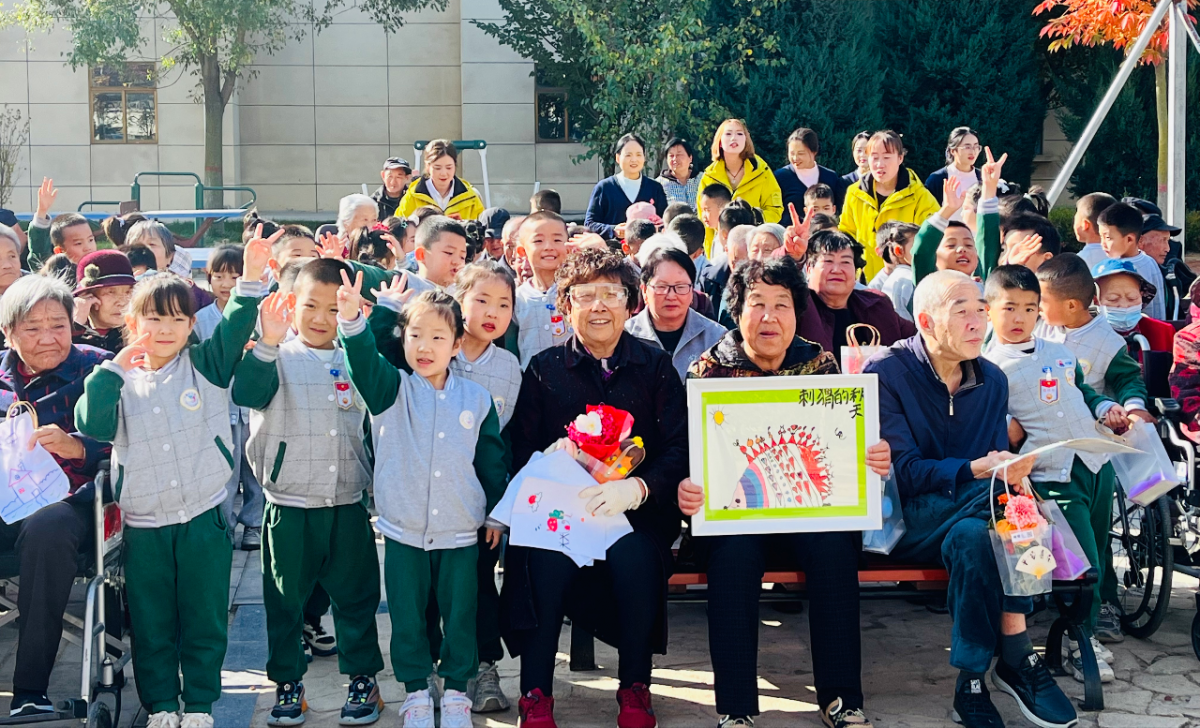 庆阳市养老综合服务中心联动幼儿园开展敬老主题活动