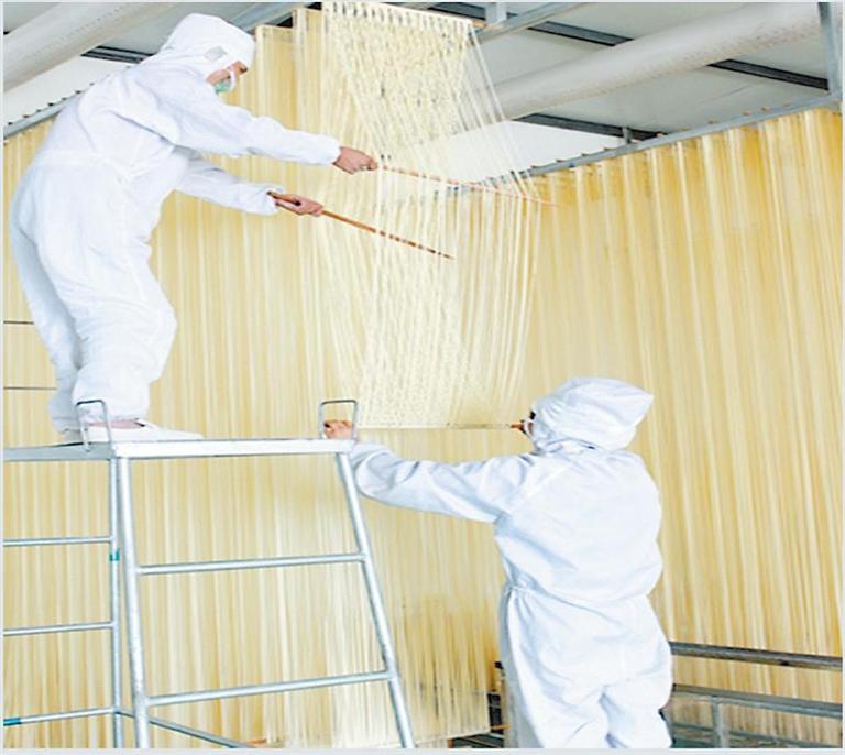 古浪手工挂面制作现场。