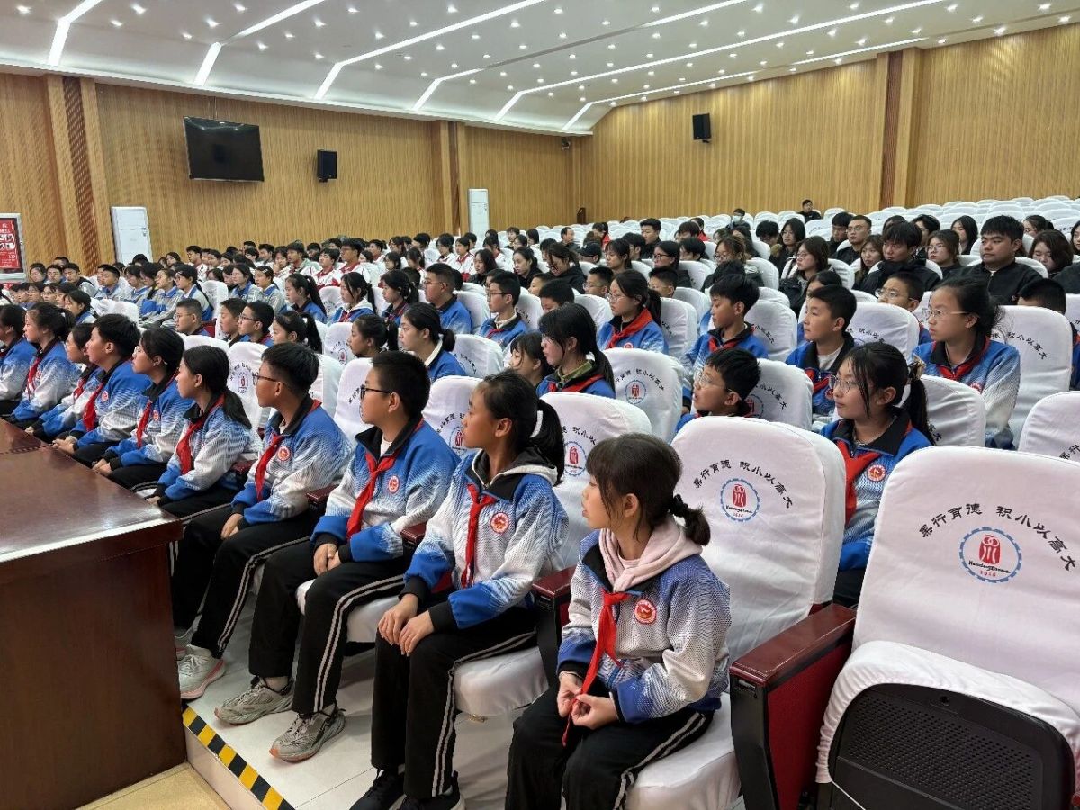 弘扬伟大长征精神 赓续南梁红色血脉 国防教育主题研学实践活动开展