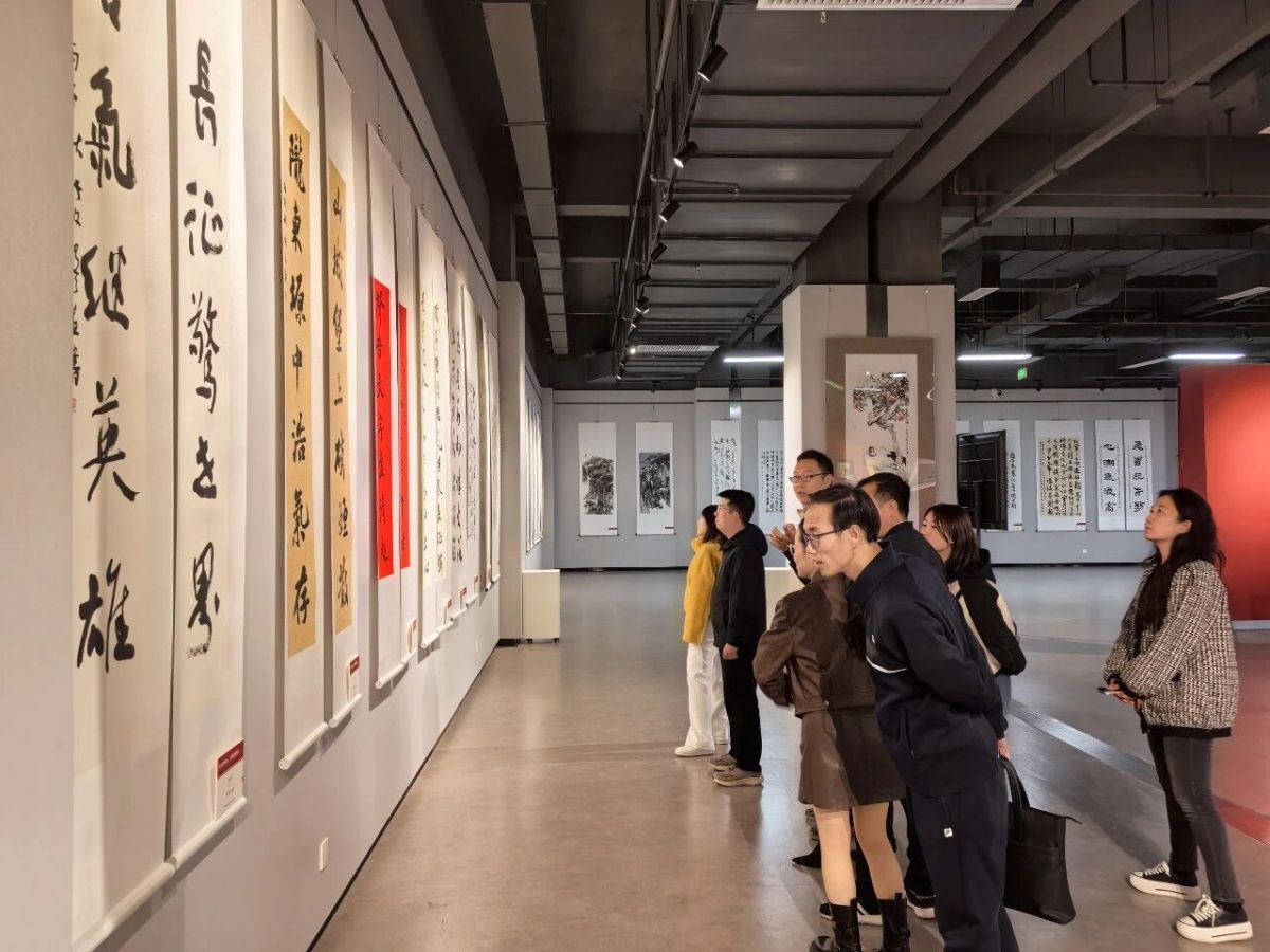 以红色书画为媒 赓续长征奋斗精神&mdash;&mdash;党群办公财务党支部开展纪念红军长征胜利90周年主题党日活动