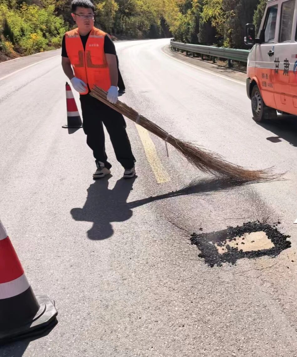 扎根公路一线 坚守初心护通途