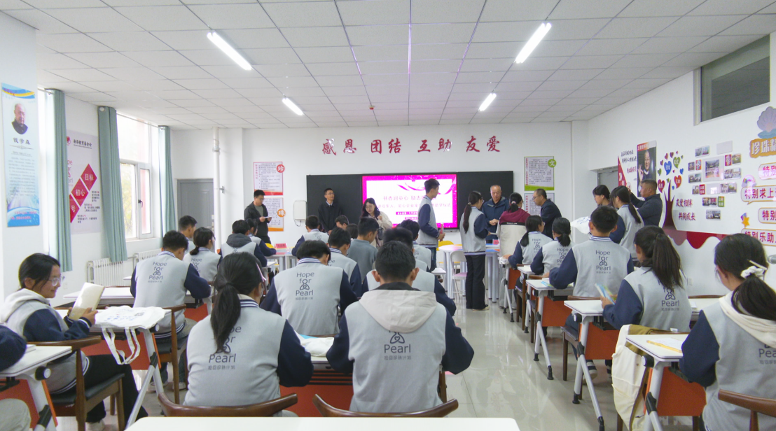退役军人、爱心人士刘建龙公益赠书助学仪式在合水一中举行