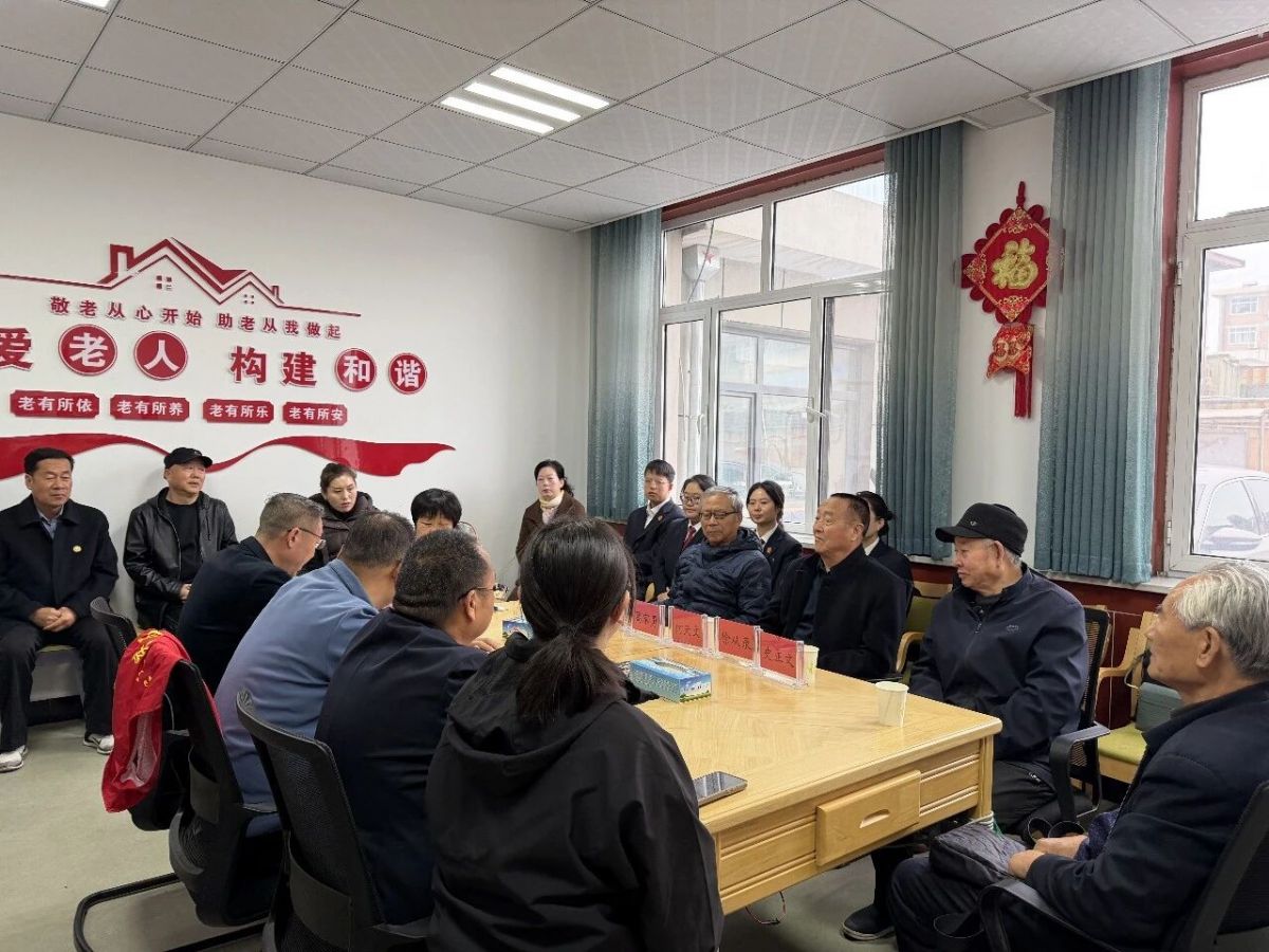 庆阳中院开展主题党日志愿服务进社区活动