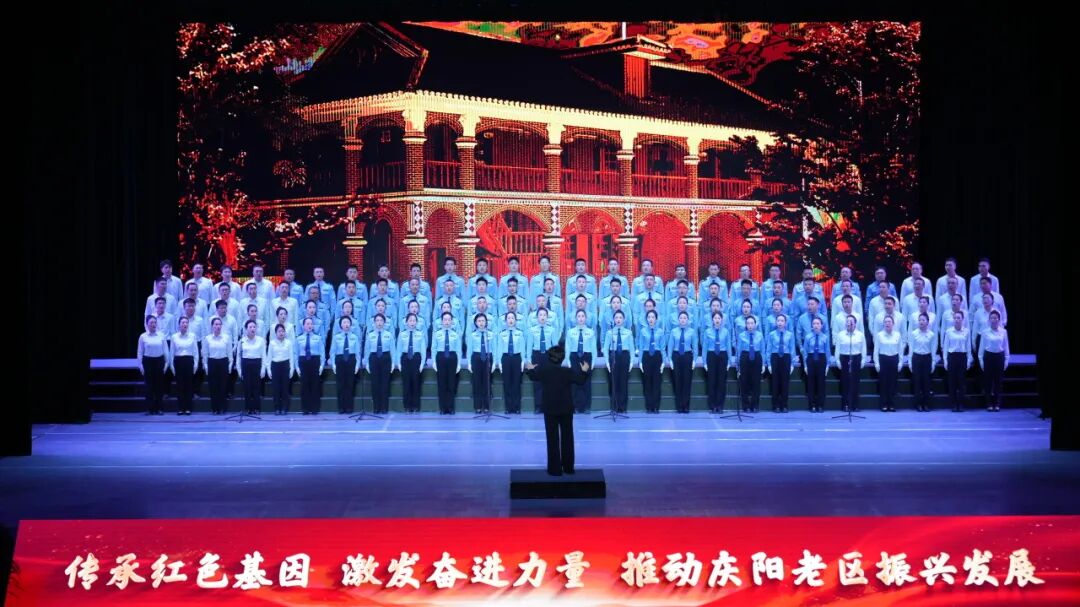 合唱《飞越大渡河》