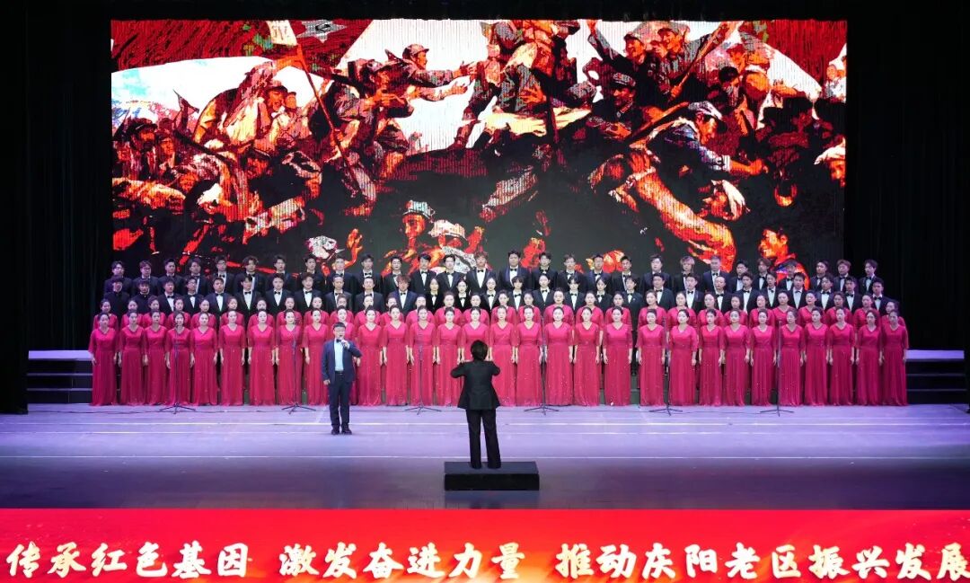 领唱、合唱《七律·长征》(选自音乐舞蹈史诗《东方红》)。