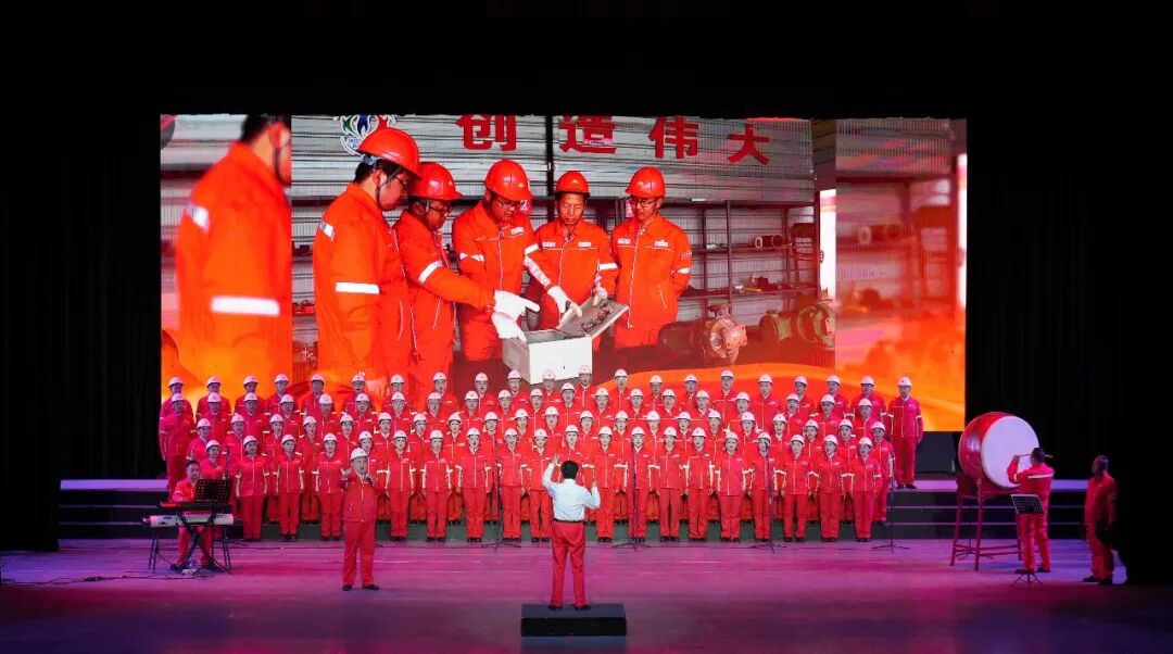 领唱、合唱《我为祖国献石油》。