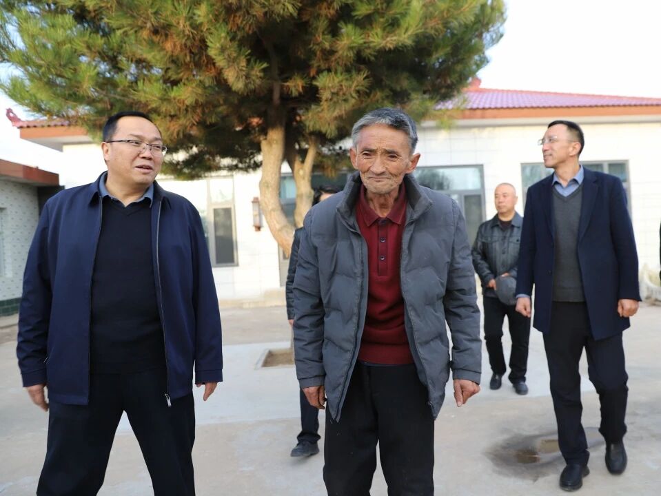环县法院深入帮扶村组调研乡村振兴工作